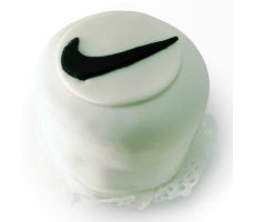 Пирожное с логотипом Nike