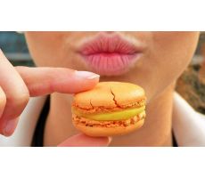 Психолог: с помощью сладкого можно побороть недоедание при стрессе