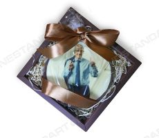 Большая шоколадная медаль с портретом маркетолога Игоря Манна. Диаметр 20 см, вес 400 г