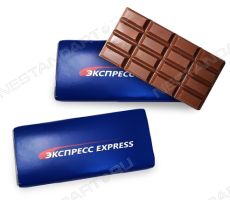Плитки шоколада с логотипом на упаковке