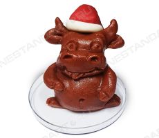 Фигурка новогоднего бычка из марципановой массы